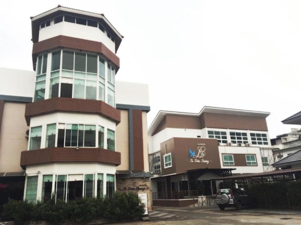 Hotel Le Lerts Living Khon Kaen Exteriér fotografie